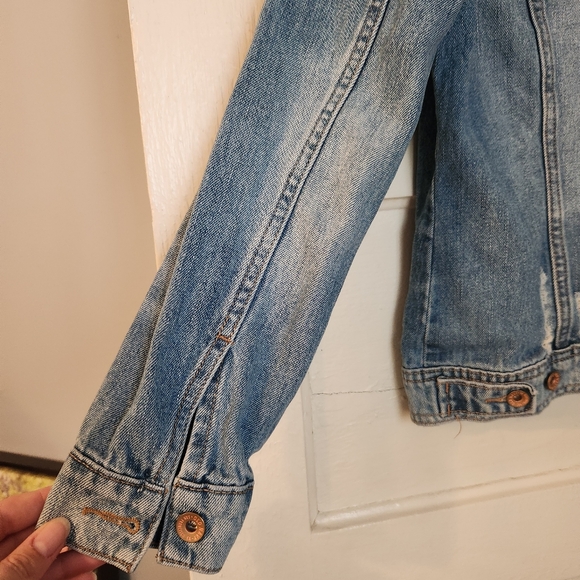 Old Navy Women’s Jean Jacket, Distressed Classic Denim, 100% Cotton EUC Sz Med - Picture 9 of 14